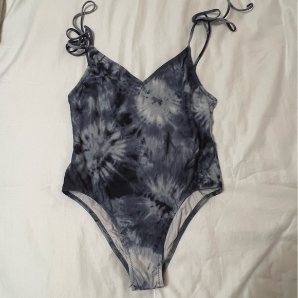 Ele Swims One Piece Swimsuit - Picture 4 of 5